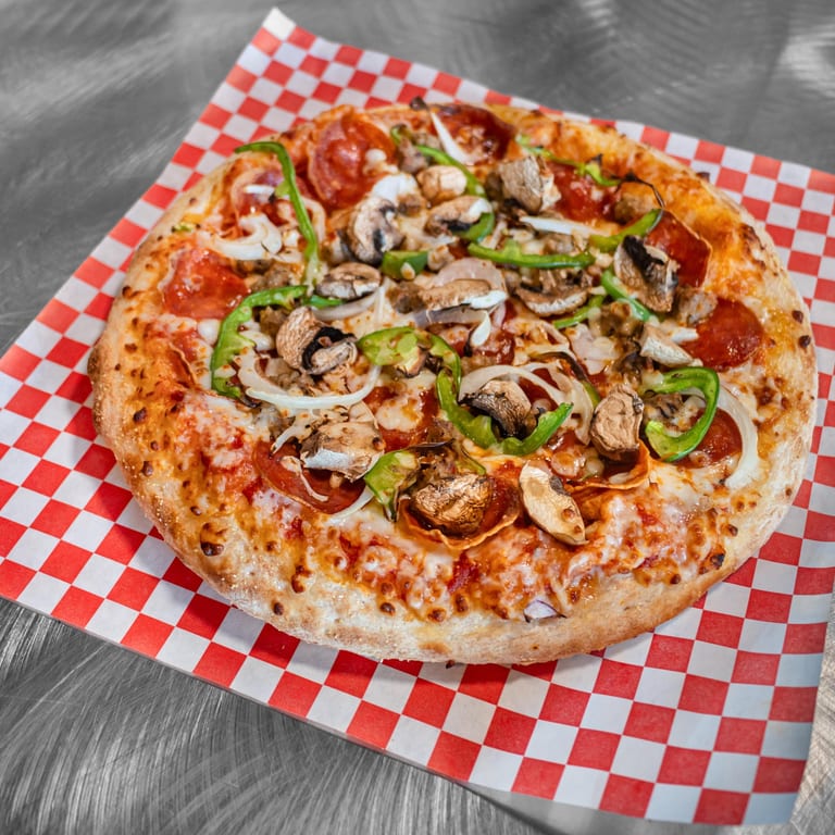 Delicious Italian Fare: Pizza, Pasta, and More